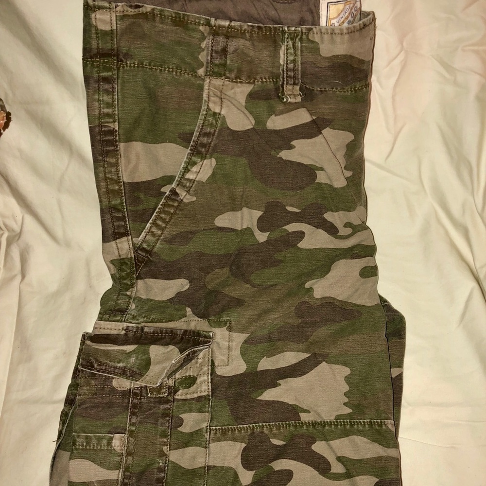 Men's Size 40 camouflage cargo shorts